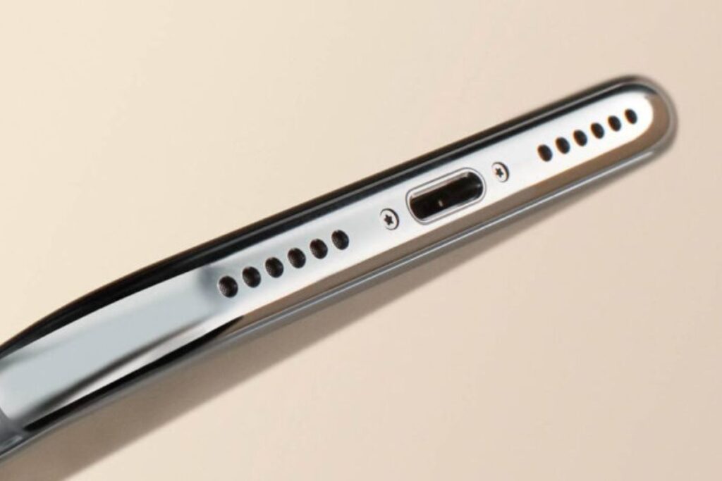 audio cuts out on phone